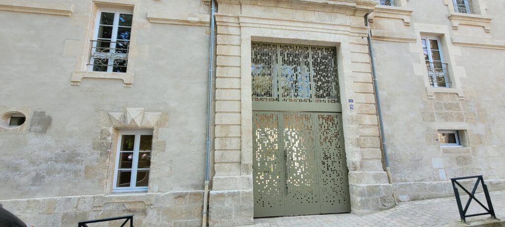 Portail à double vantail